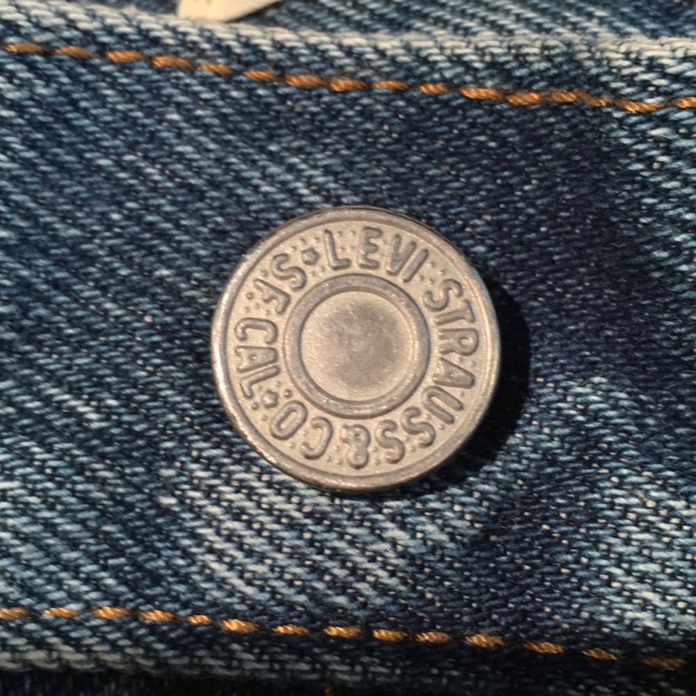 Levi’s Wedgie Fit Jean Cut-Offs Shorts - Picture 4 of 10